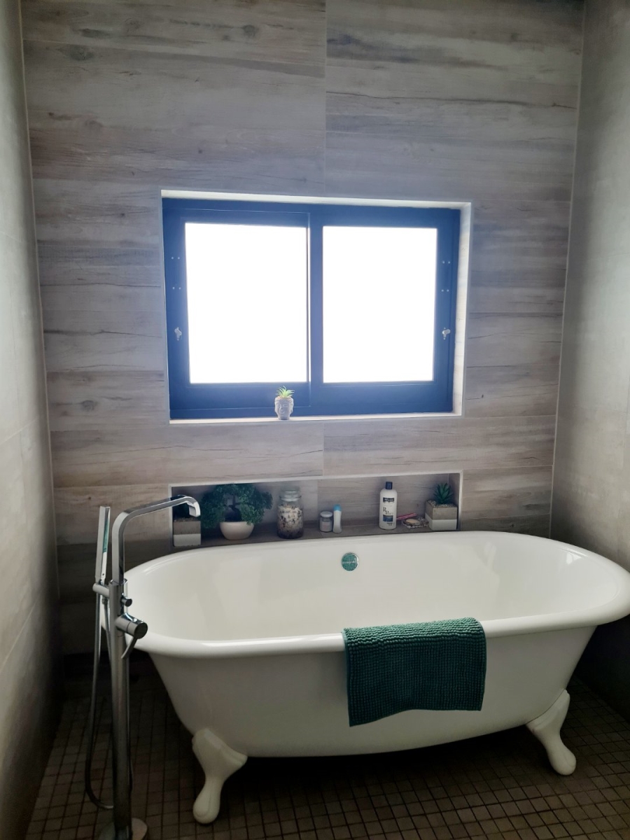 4 Bedroom Property for Sale in Heron Banks Golf Estate Free State